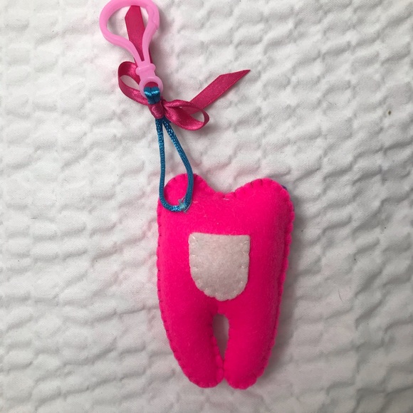 Tooth keychain - Picture 2 of 3